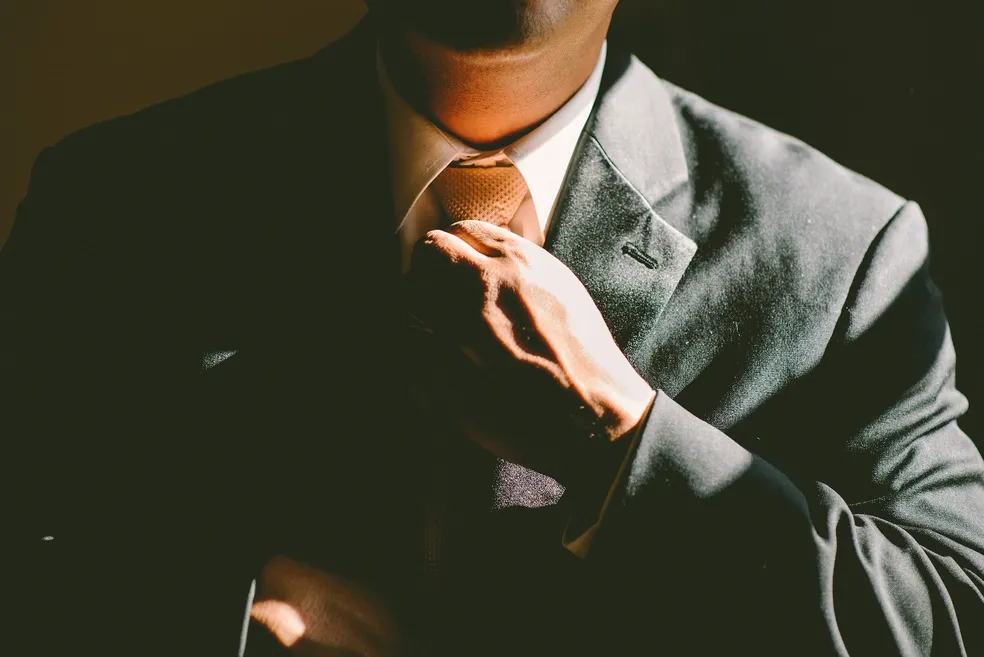 The Tie and the African “Intellectual”: How elites abandoned the people